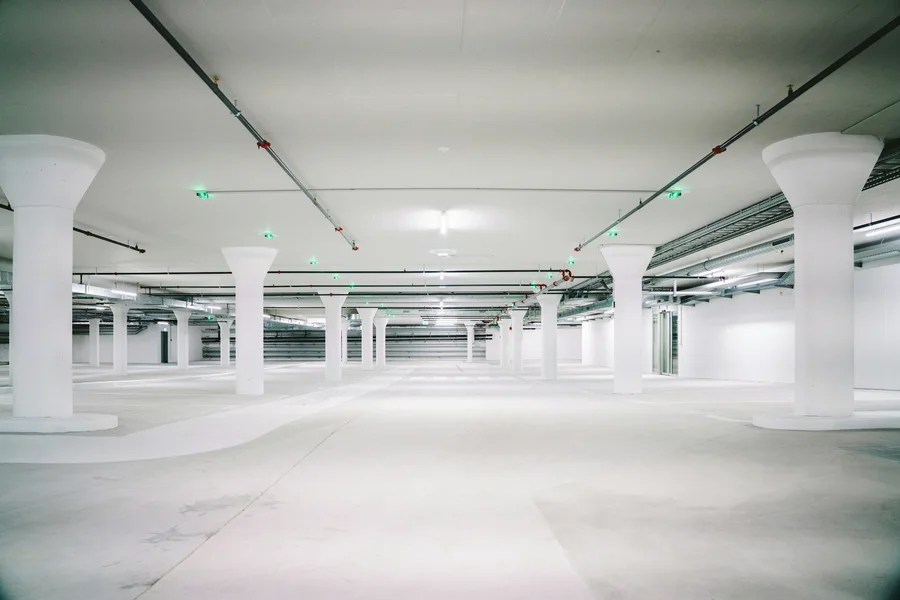 Piso de estacionamento coberto