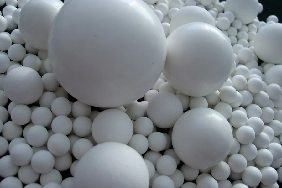 Compósito alumina reforçada com zircônia