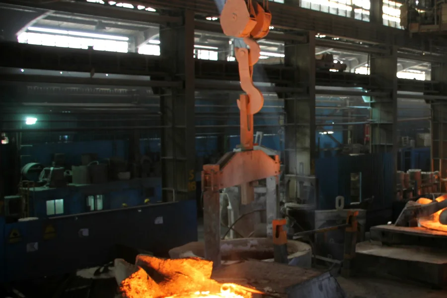Interior de usina siderúrgica